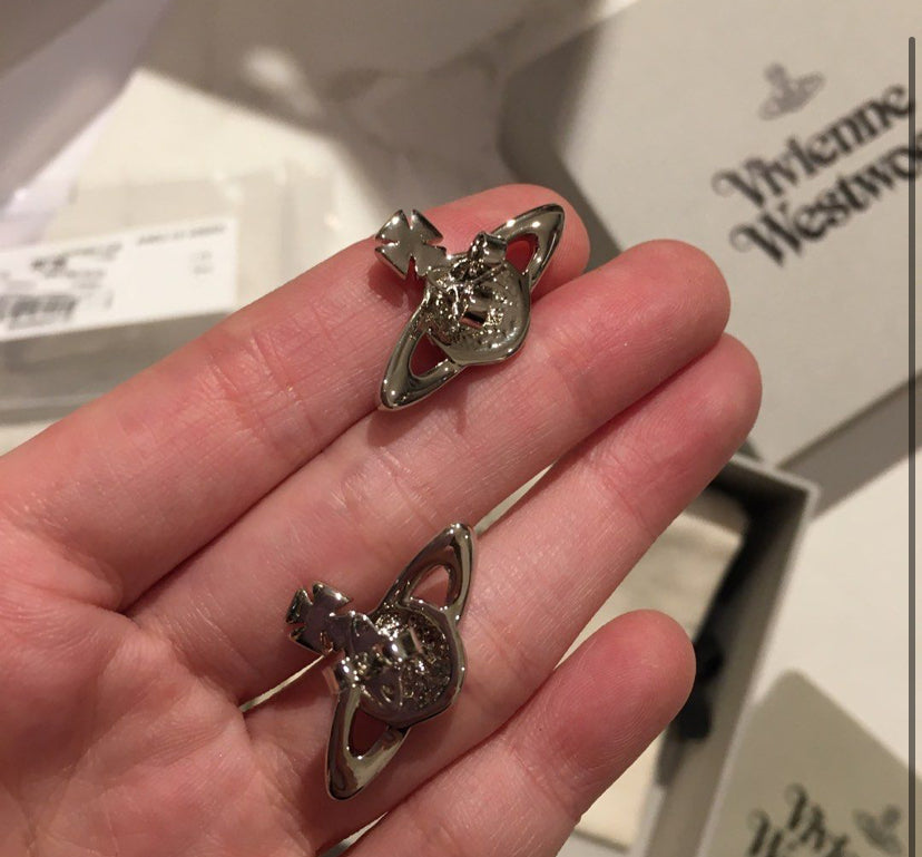 🪐 VW Pink diamond earrings