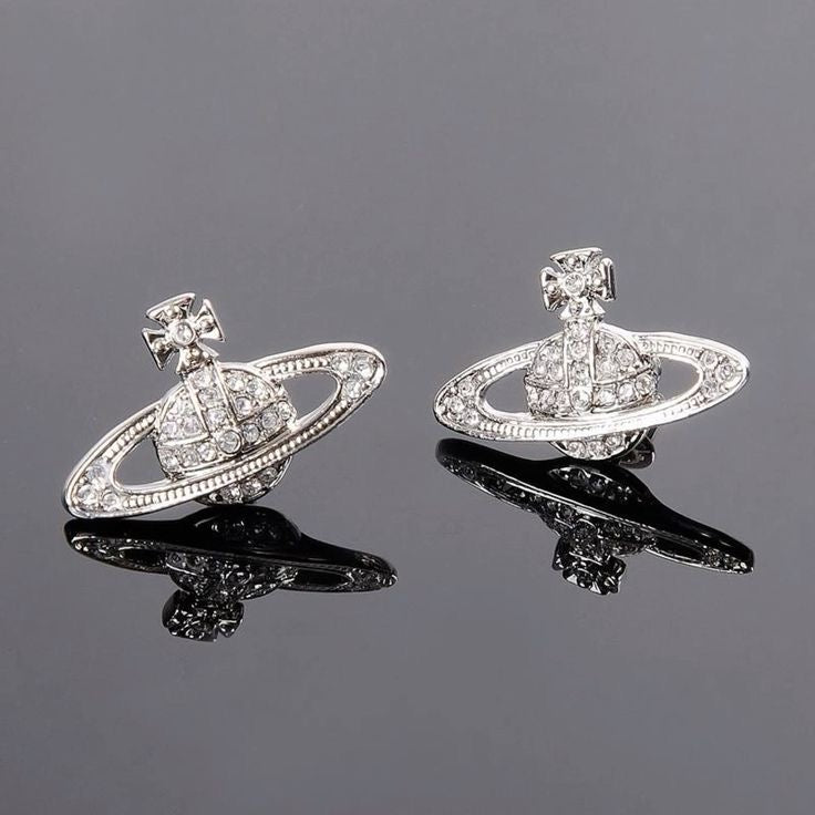 🪐 VW Silver diamond earrings