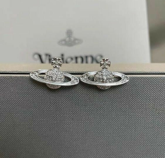 🪐 VW Silver diamond earrings